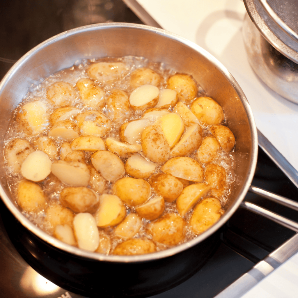 recette gourmande de pommes de terre rissolées dans une poêle