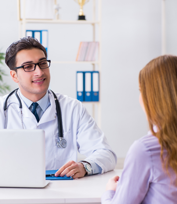 Médecin recevant une patiente dans le cadre de ses crises de stress