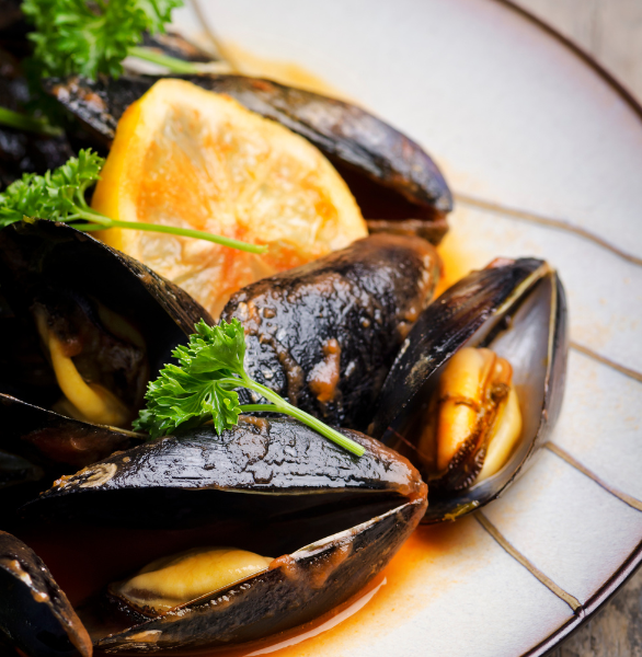 moules services dans une assiette