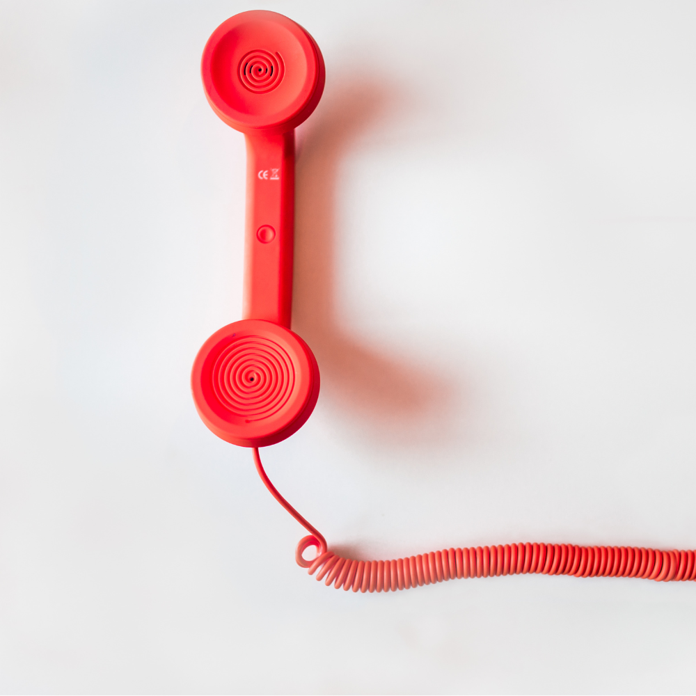 téléphone rouge symbolisant une ligne d'appel pour les secours suite à une une piqure ou une morsure dangereuse