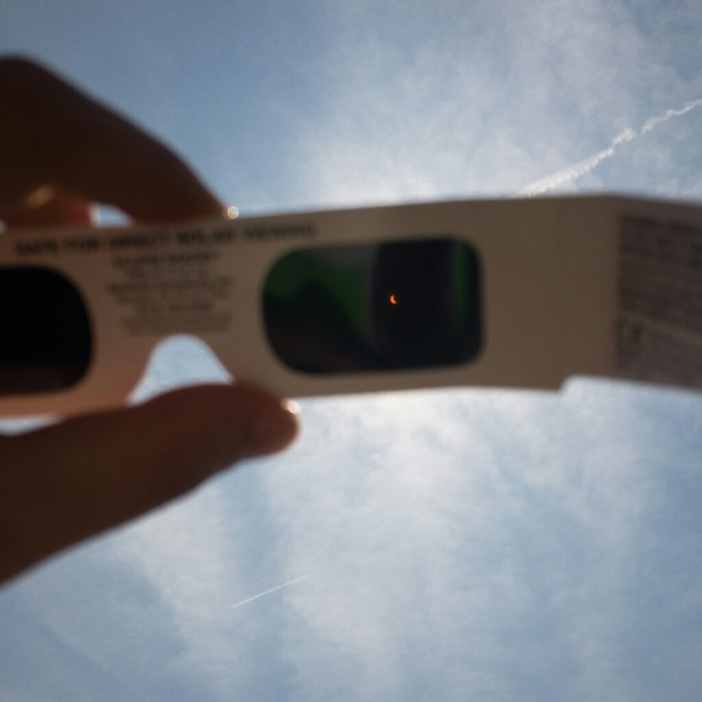 Type de lunettes solaires homologuées pour observer une éclipse solaire